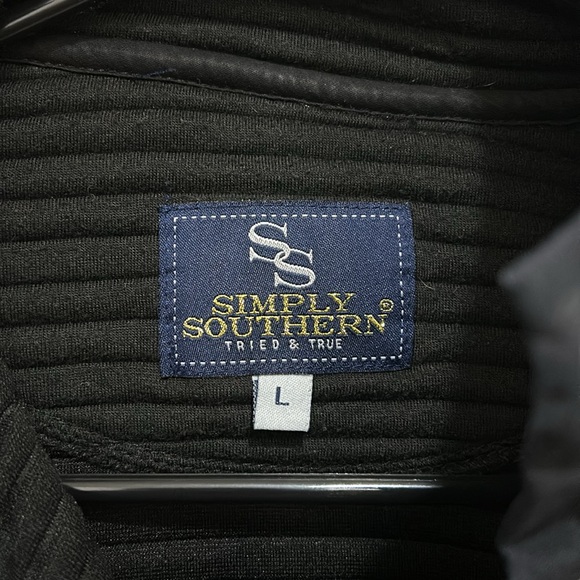 2 Simply Southern Women’s Size Large button collar sweatshirt - Picture 11 of 13